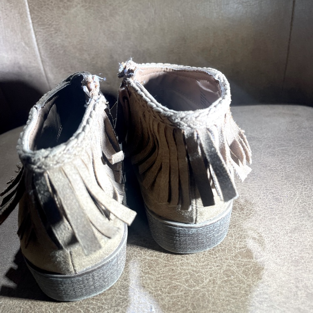 Toddler brown tassel booties